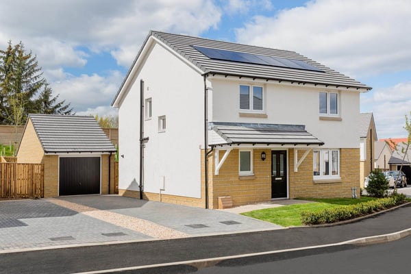 4 bedroom detached with single detached garage - Image 1