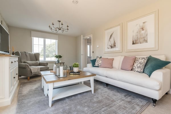2 bedroom end terrace with french doors to the garden - Image 2