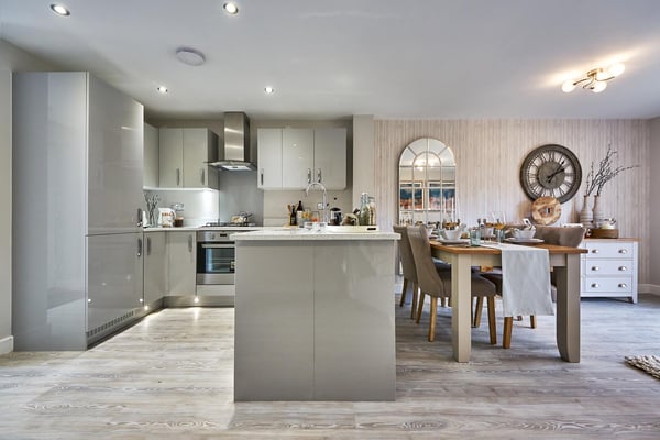 2 bedroom end terrace with french doors to the garden - Image 1