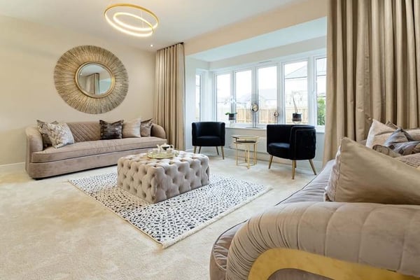 5 bedroom detached with garden room and double garage - Image 2