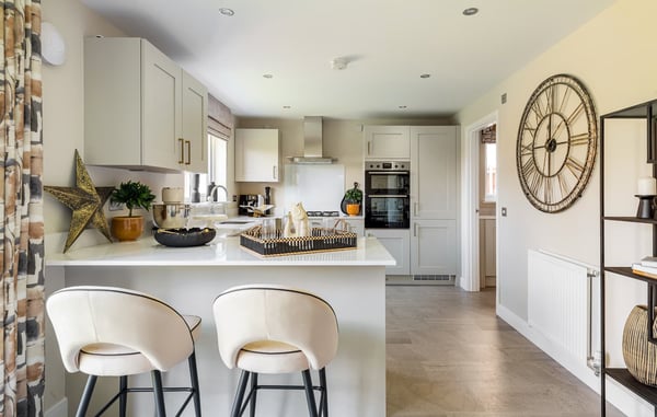 4 bedroom detached with south east facing rear garden - Image 1