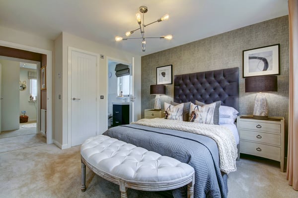4 bedroom detached with south facing rear garden - Image 1