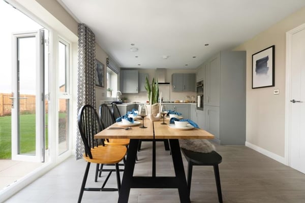 3 bedroom semi-detached with a West facing garden - Image 3
