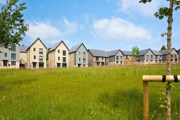 2 bedroom semi-detached with parking - Image 2