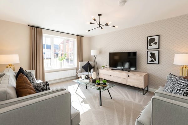 4 bedroom detached with 2 parking spaces - Image 1