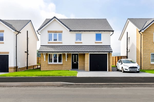 4 bedroom detached with driveway and integral garage - Image 1