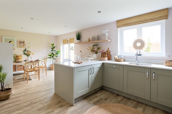 4 bedroom detached with open plan kitchen diner - Image 1