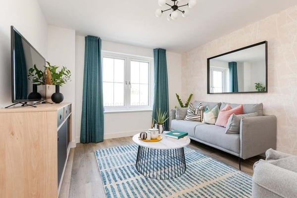 2 bedroom apartment with fully integrated kitchen and flooring - Image 2