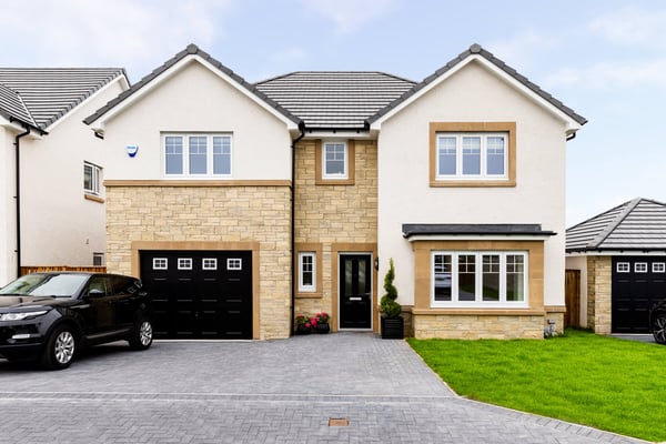 4 bedroom detached with garden room and integral garage - Image 1