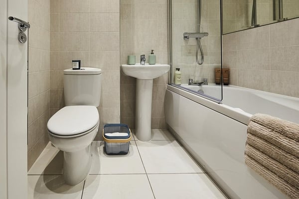 3 bedroom semi-detached with south east facing garden - Image 2