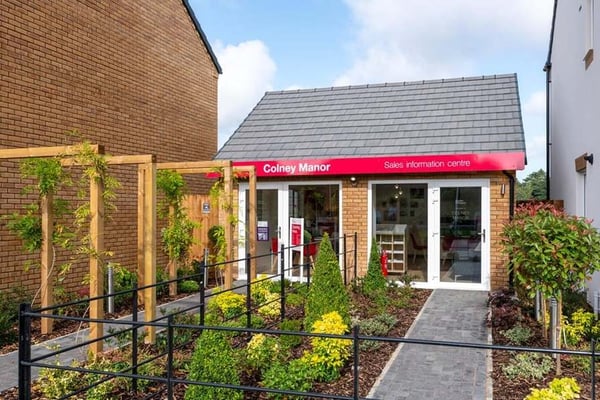 3 bedroom semi-detached with separate laundry space - Image 3