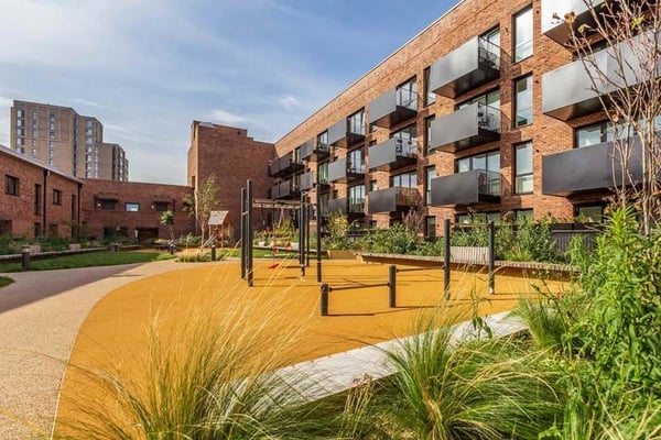 1 bedroom apartment with open plan living - Image 2