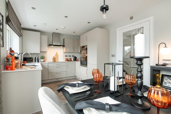 4 bedroom detached with a generous and comfortable lounge - Image 1