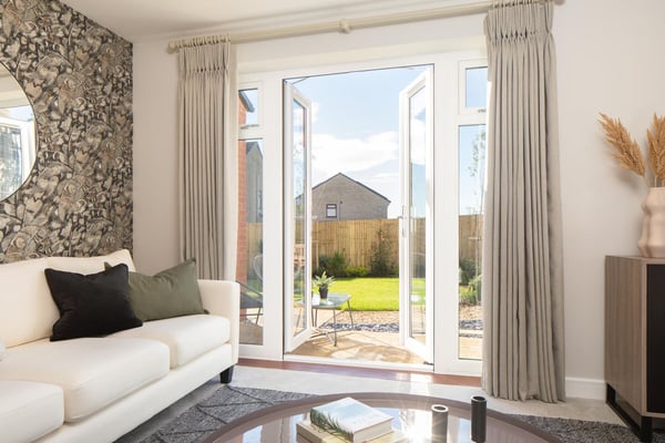 3 bedroom semi-detached with French doors to garden - Image 1