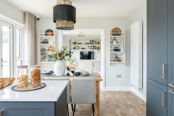 5 bedroom detached with green space to the front - Image 1