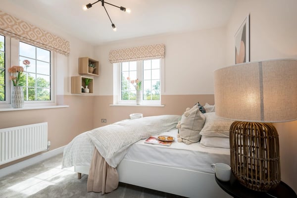 3 bedroom detached with dual aspect rooms - Image 1