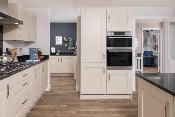 4 bedroom detached with turf and integrated appliances - Image 1