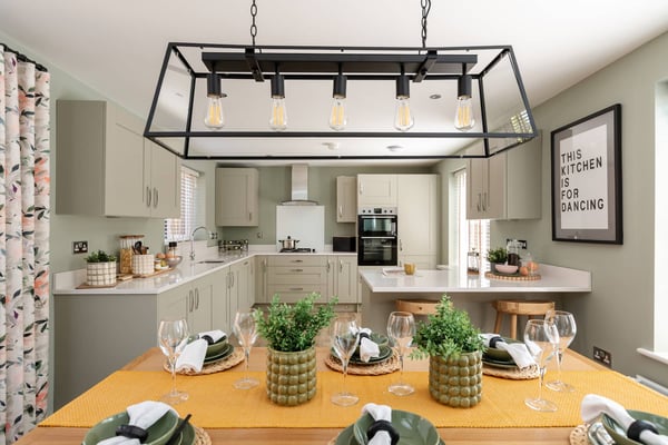 4 bedroom detached with a large garden on 3 sides - Image 1