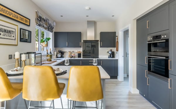 4 bedroom detached with desirable detached garage - Image 1