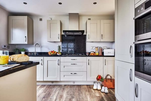 2 bedroom mid terrace with two parking spaces - Image 2