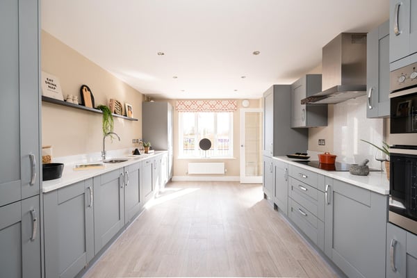 4 bedroom detached with private drive location - Image 1