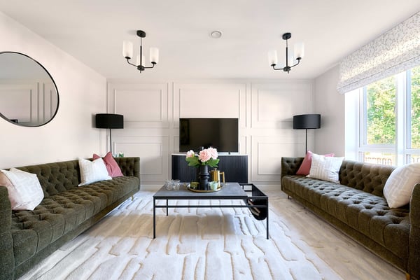 3 bedroom semi-detached with garage - Image 1