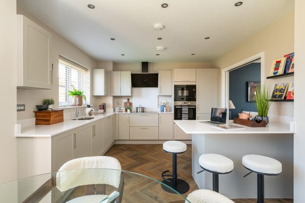 5 bedroom detached with detached garage - Image 1