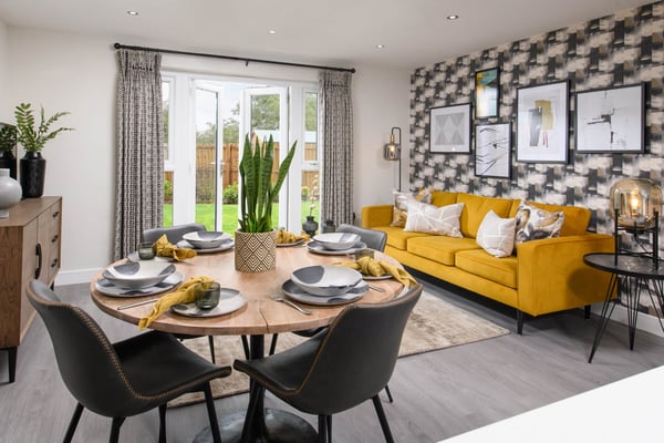 2 bedroom end terrace with double bedrooms - Image 1