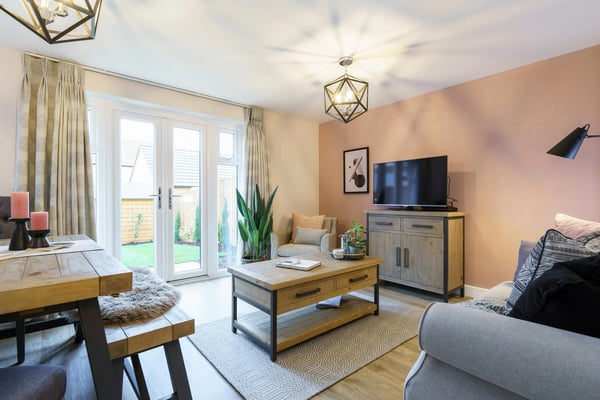 3 bedroom mid terrace with views of green open space - Image 1