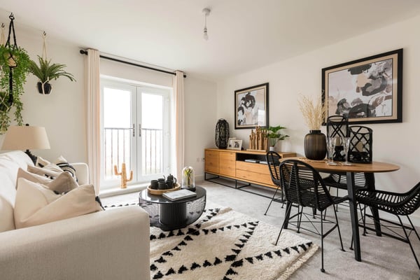 2 bedroom apartment with parking - Image 1