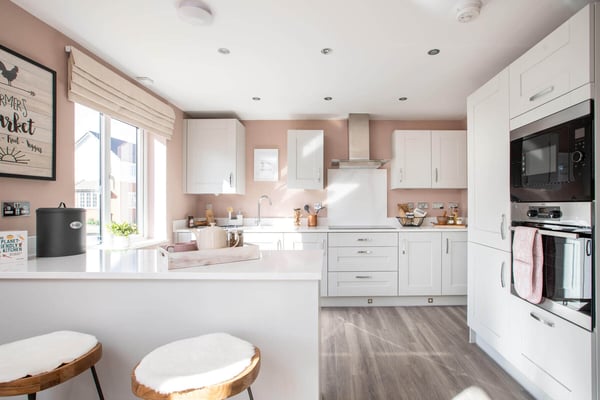 4 bedroom detached with double doors to the garden - Image 1