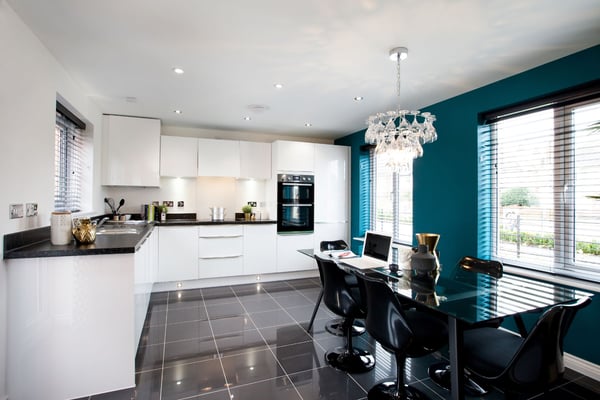 3 bedroom detached a corner plot with a single garage - Image 1