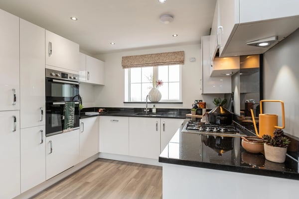 3 bedroom detached with south facing garden - Image 1