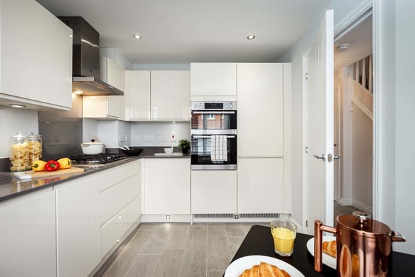3 bedroom end terrace with off street parking and garage - Image 1
