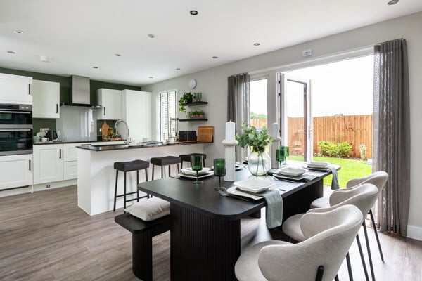 4 bedroom detached with triple glazing - Image 1
