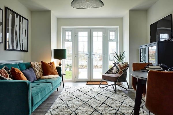 4 bedroom end terrace with south facing garden - Image 3