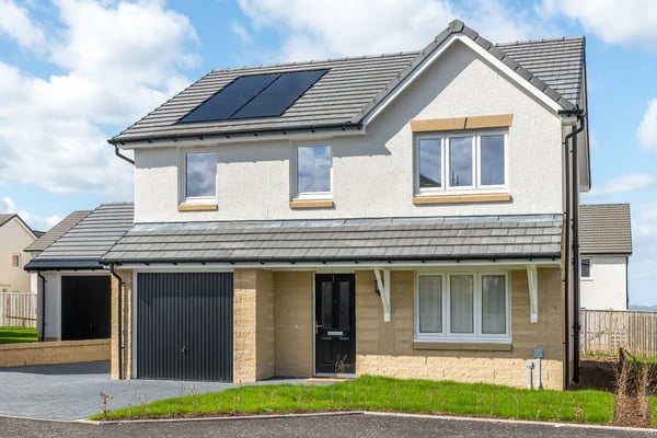 4 bedroom detached with open plan kitchen diner - Image 1