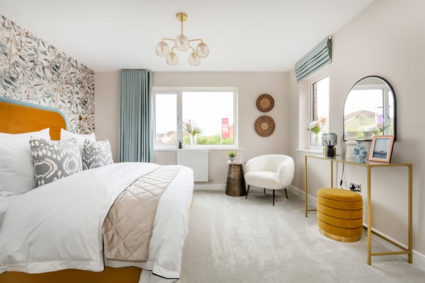 4 bedroom detached with large South-facing garden - Image 1