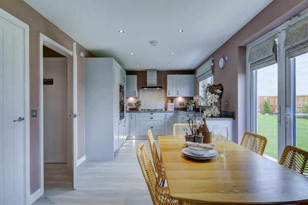 4 bedroom detached with French doors to the rear garden - Image 1