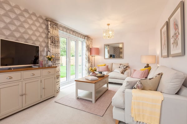 3 bedroom detached with double doors to the garden - Image 1