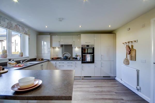 4 bedroom detached with single detached garage - Image 1