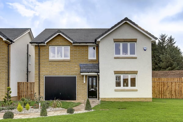 4 bedroom detached with two reception rooms - Image 1