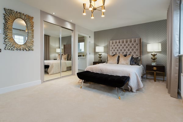 5 bedroom detached with garden room and detached double garage - Image 1
