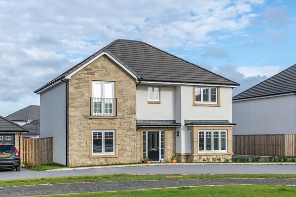 4 bedroom detached with open plan living  - Image 1