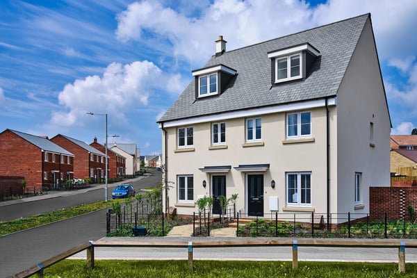 3 bedroom semi-detached with west facing garden - Image 1