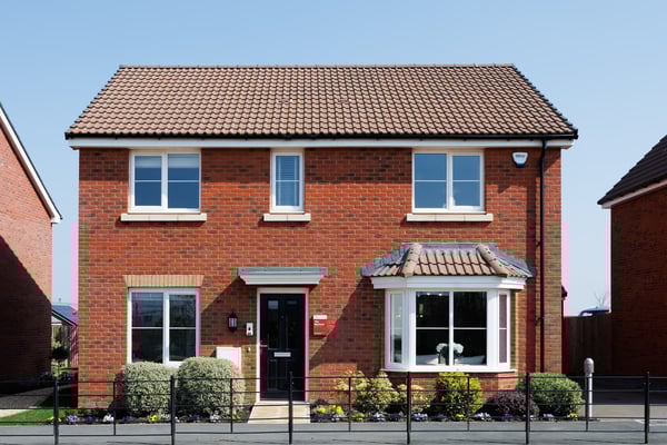 4 bedroom detached with south facing garden - Image 1