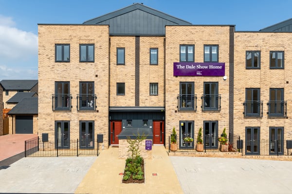 5 bedroom townhouse with close to 2000 sq ft of living space - Image 1