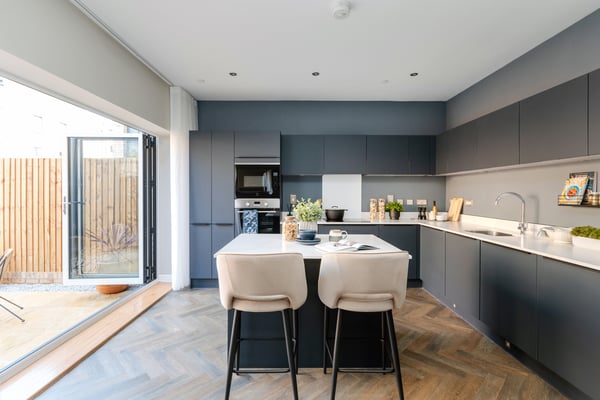 5 bedroom townhouse with light & airy ground floor lounge - Image 1