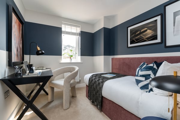 5 bedroom townhouse with views of the square - Image 1