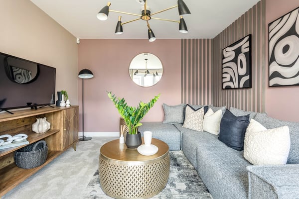 3 bedroom end terrace with convenient en suite - Image 1